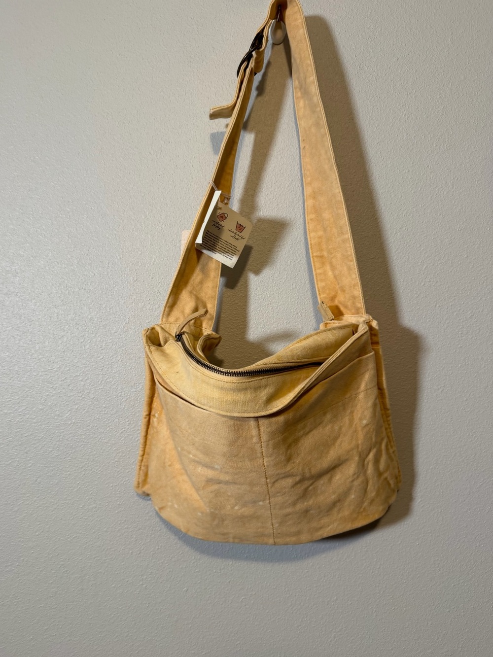 Free People Camp Crush Sling Bag NWT $78 Neutral - Picture 5 of 8